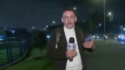 Video | Periodista esquivó dos intentos de robo mientras transmitía en vivo desde una calle de Bogotá