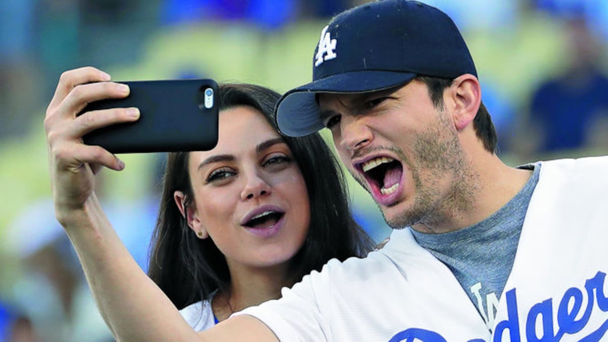 Ashton Kutcher pone fin a rumor sobre su falta de higiene