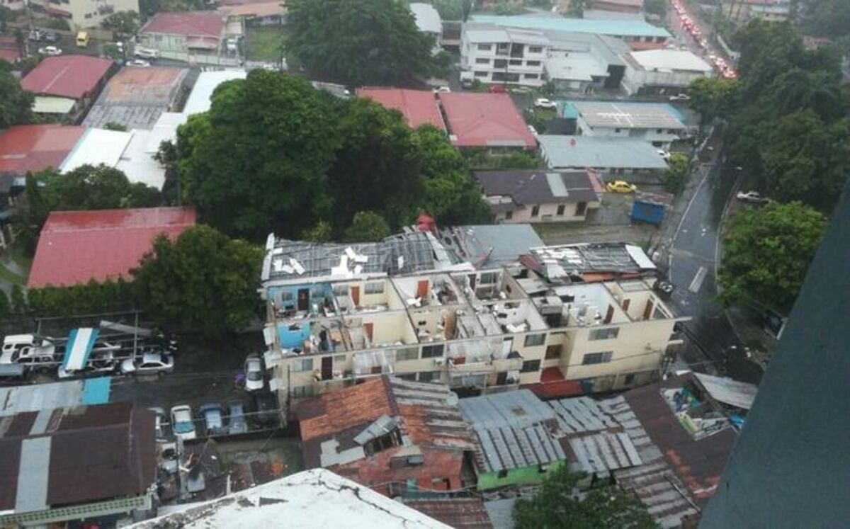 Fuerte lluvia azota la capital y se suspende servicio del Metro