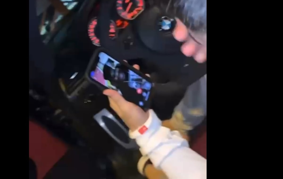 No es relajo. Sech le regala un BMW a El Tachi al salir de prisión y causa revuelo. Video