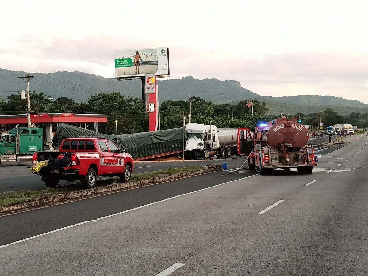 Colisión entre dos articulados deja un herido en el distrito de Chame. Hubo derrame de combustible