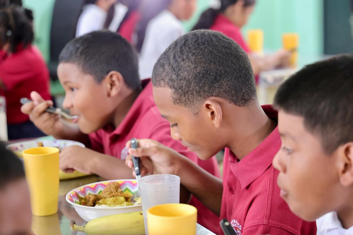 Programa de alimentación escolar arranca con 104,723 beneficiarios en su primera fase