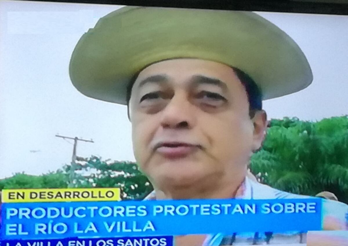 El tipiquero Alfredo Escudero protesta en La Villa con productores nacionales