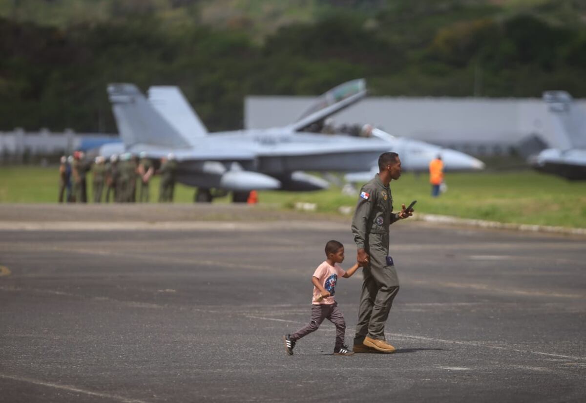 ¡Súper show aéreo! Los F-18 rugieron en el cielo de Panamá y dejaron a todos boquiabiertos