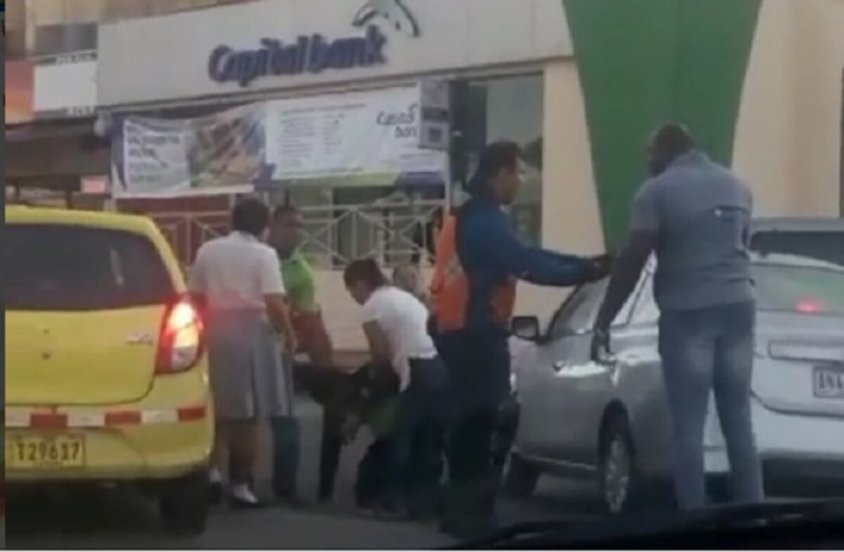 Unidad de la Policía de Tránsito es agredida por conductor de busito pirata