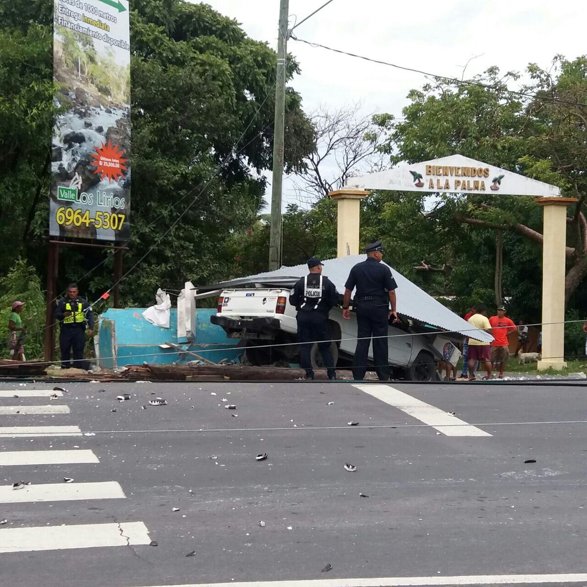 Conductor choca contra una parada, mata a una señora y deja varios heridos