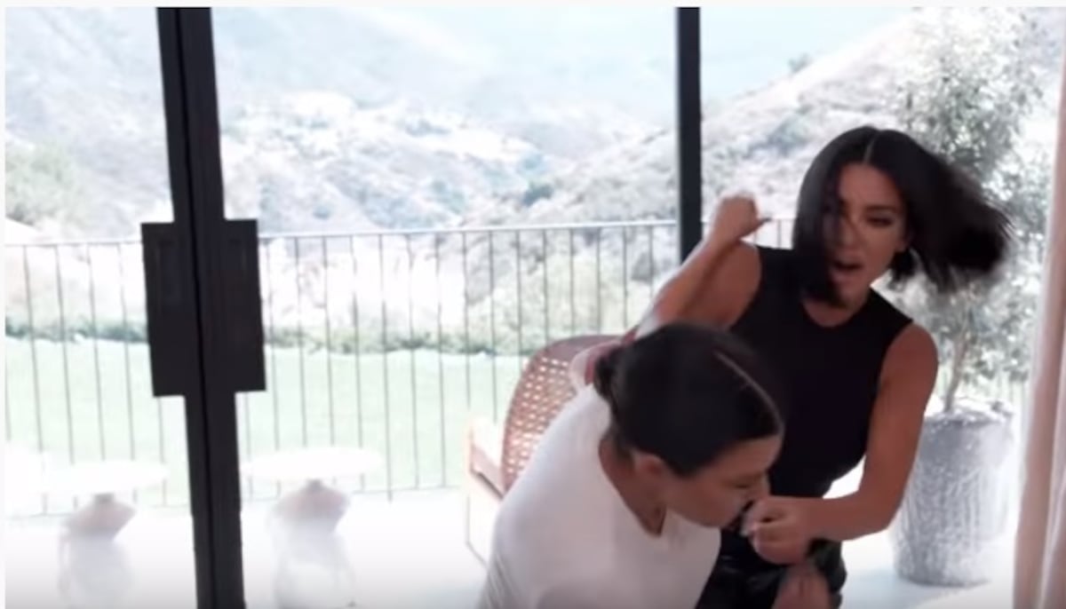 Como unas chumerris cualquiera, se dan su arrastrada en pleno set de grabación. Video