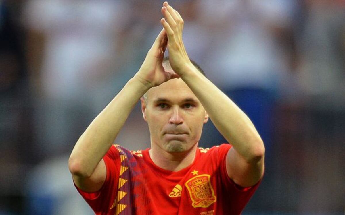 Tras la eliminación de España Iniesta anuncia su retiro con sentido mensaje