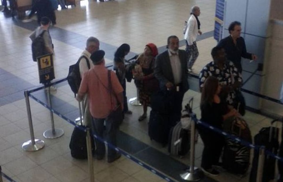 Otro incidente con mujer gunadule. Querían quitarle la nariguera para la foto de su pasaporte