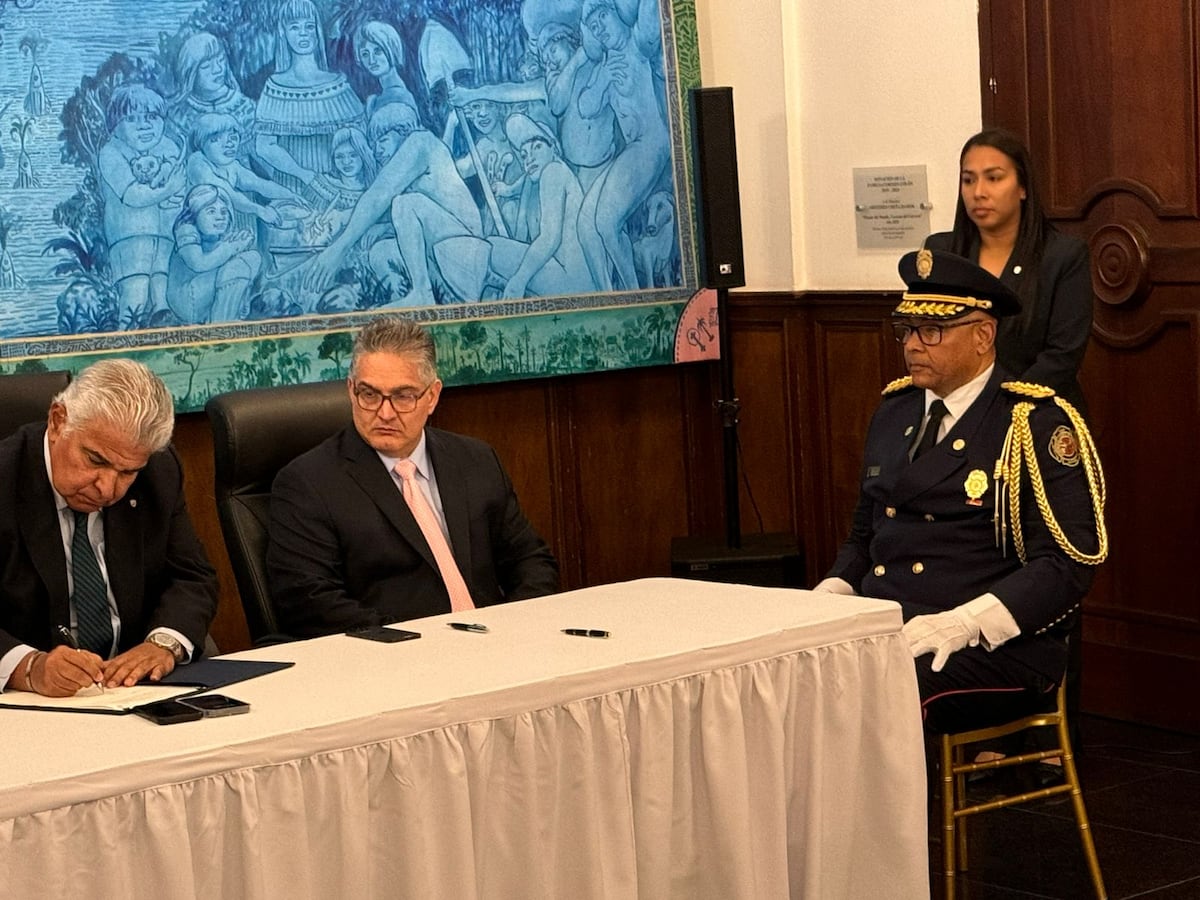 Víctor Álvarez asume el mando del Cuerpo de Bomberos con enfoque en modernización