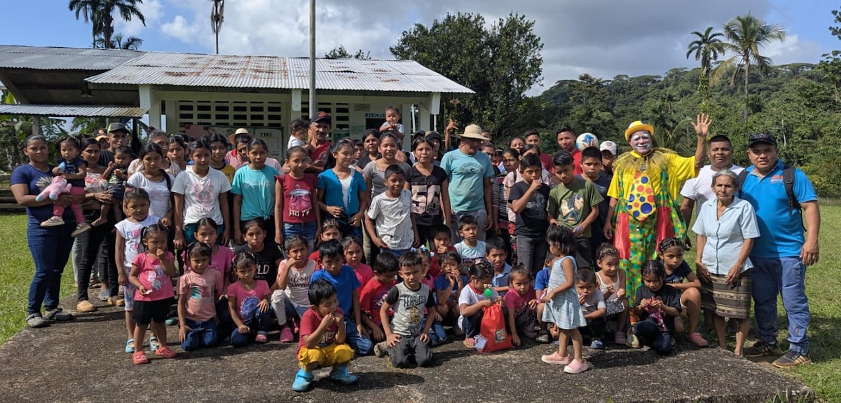 Más de cuatro horas de travesía para llevar felicidad a los niños de Tulú