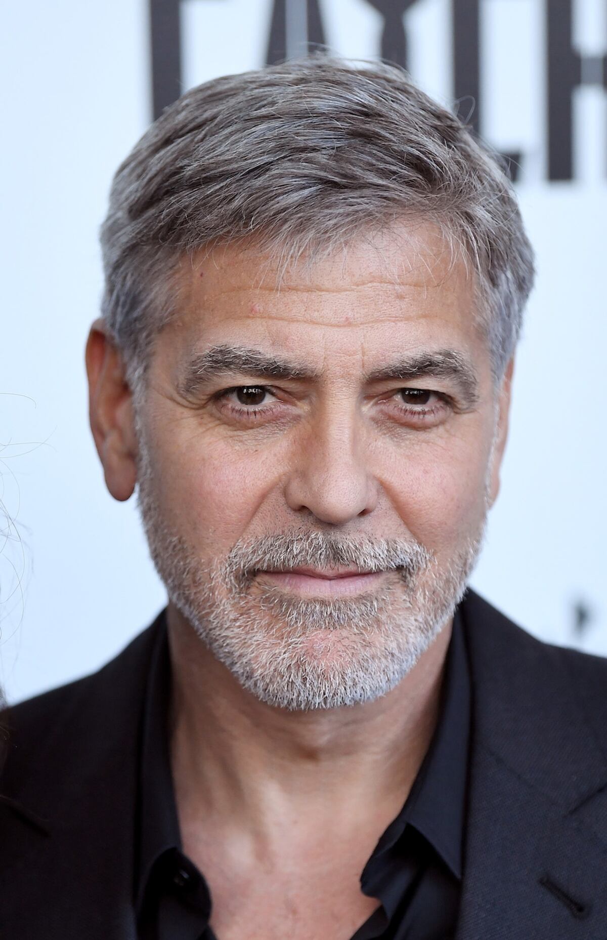 George Clooney llega a los 60 como padre responsable y sin perder atractivo