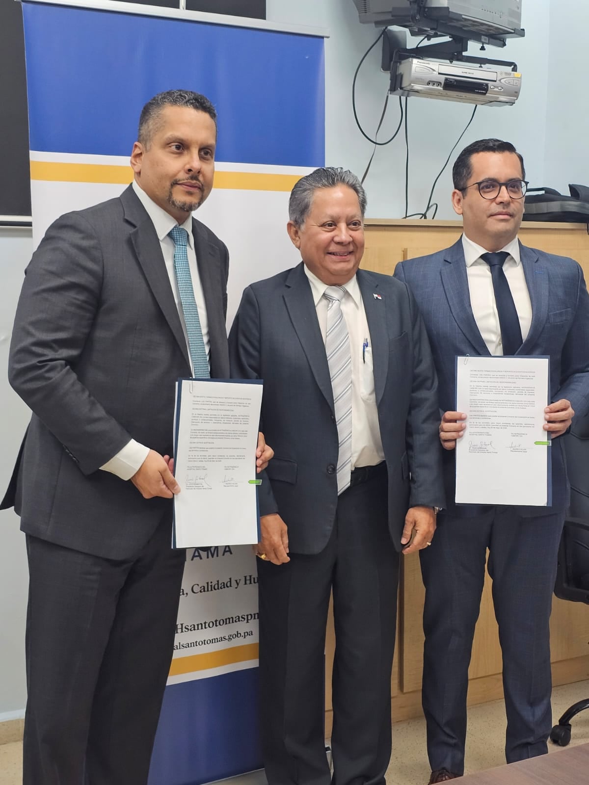 Hospital Santo Tomás y AstraZeneca unen fuerzas contra enfermedades raras