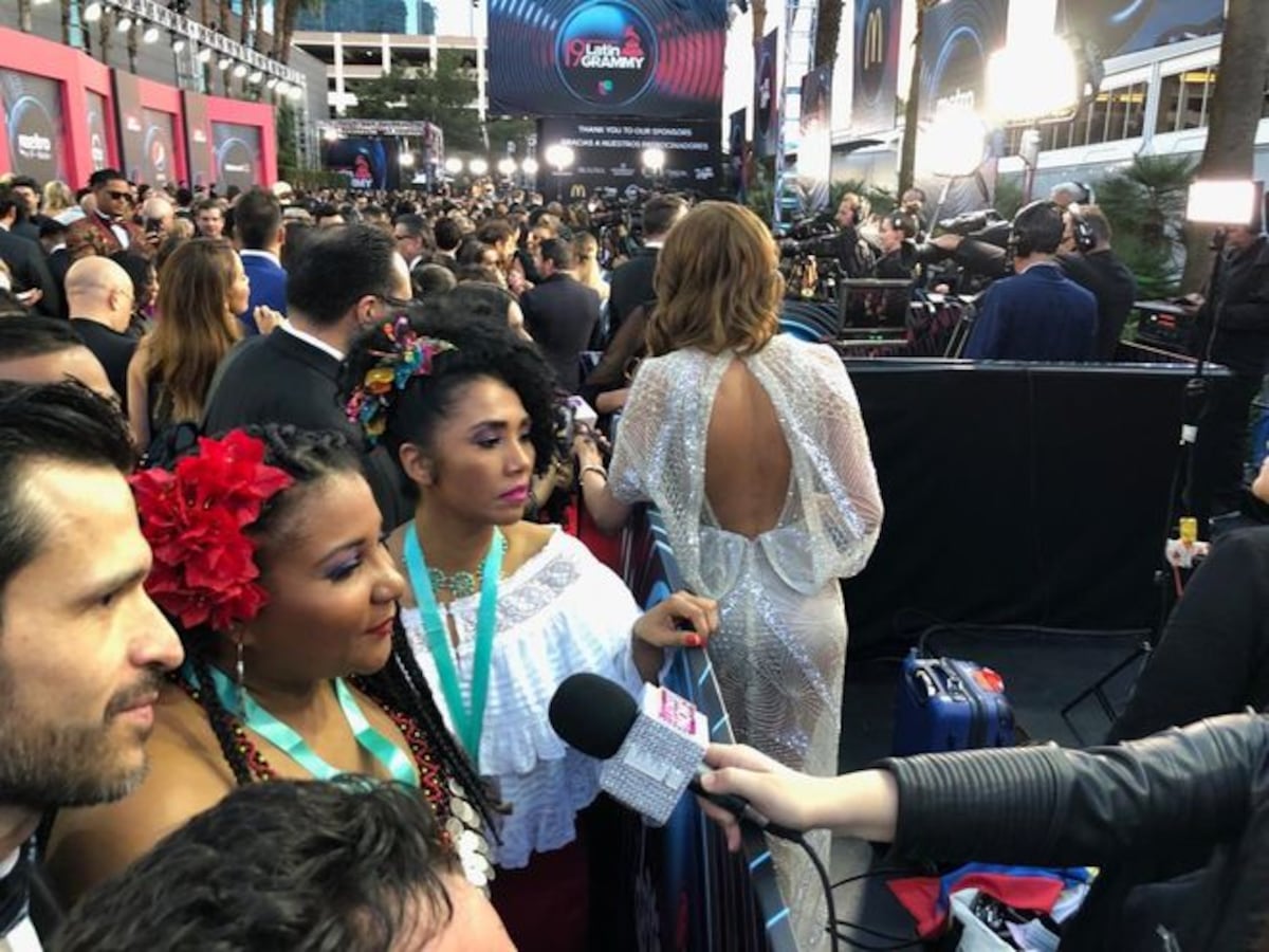 Panameños de Afrodisíaco revelan el secreto de su vestuario en los Grammys.