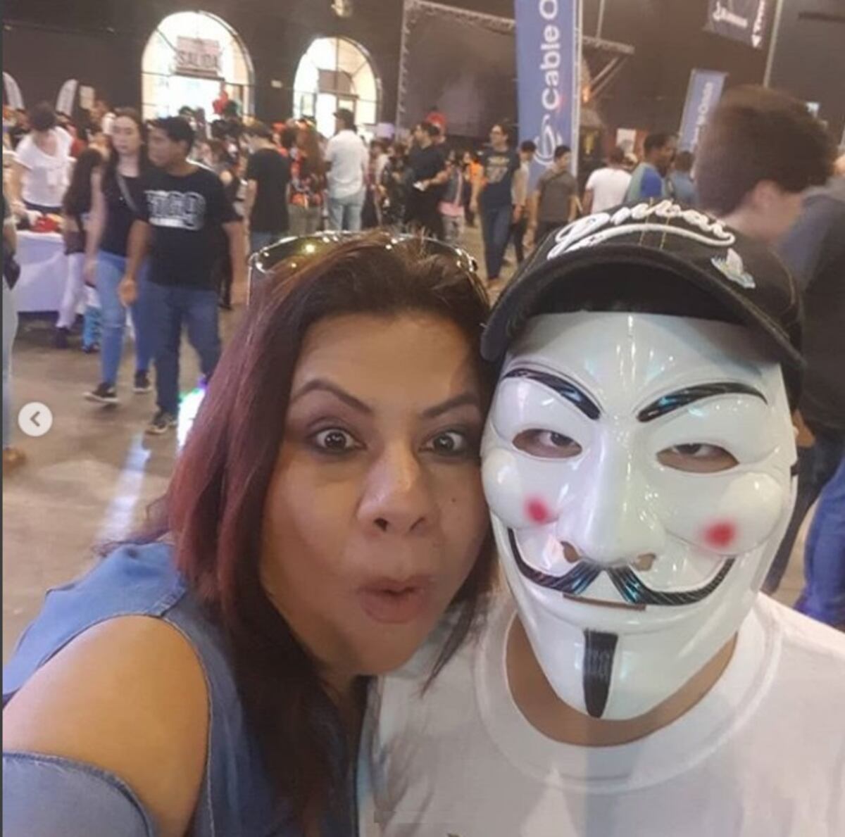 Al fin Castalia Pascual conoce y se monta en el verdadero 'Batimóvil'