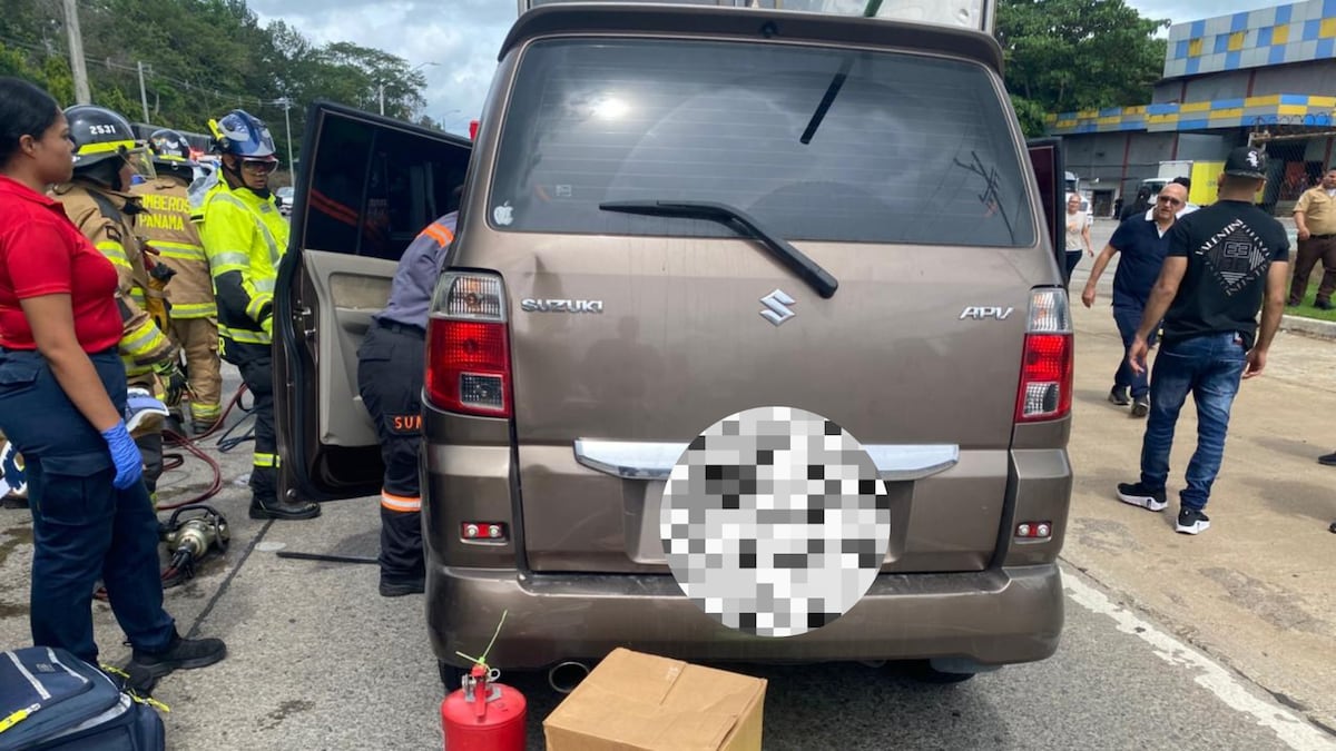 Hombre de 61 años queda atrapado en un panel tras fuerte choque en San Pablo Viejo