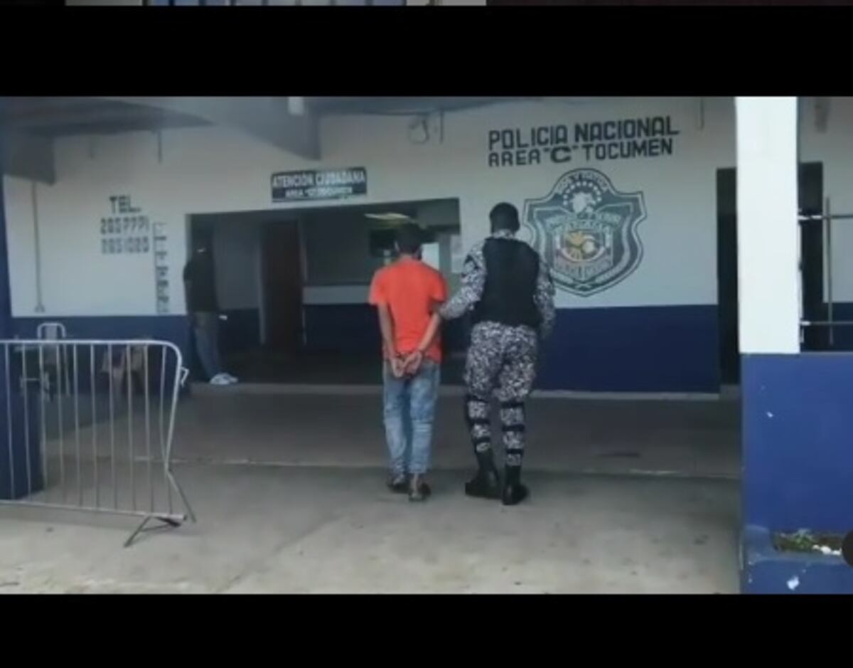 Intenta hurtar unos destornilladores en Do it Center, pero lo pillan y descubren algo más. Video