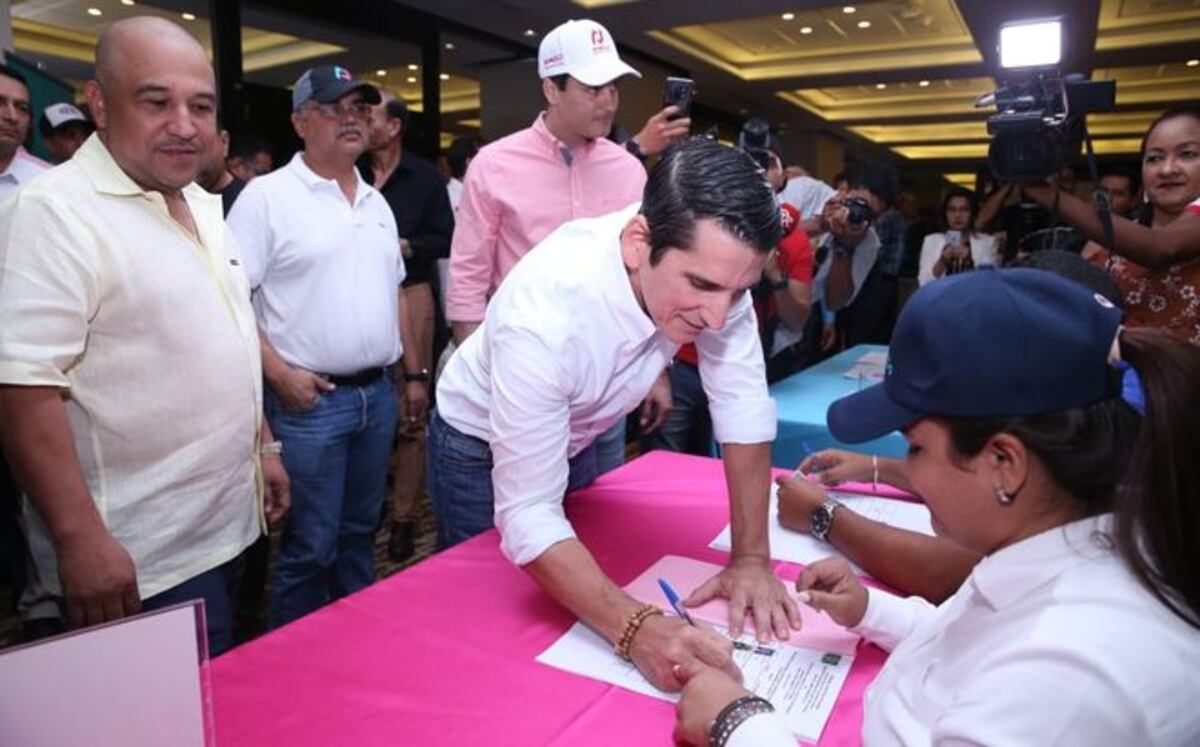 Dizque no le interesaba la política.Luis Casís,candidato a vicepresidente del CD