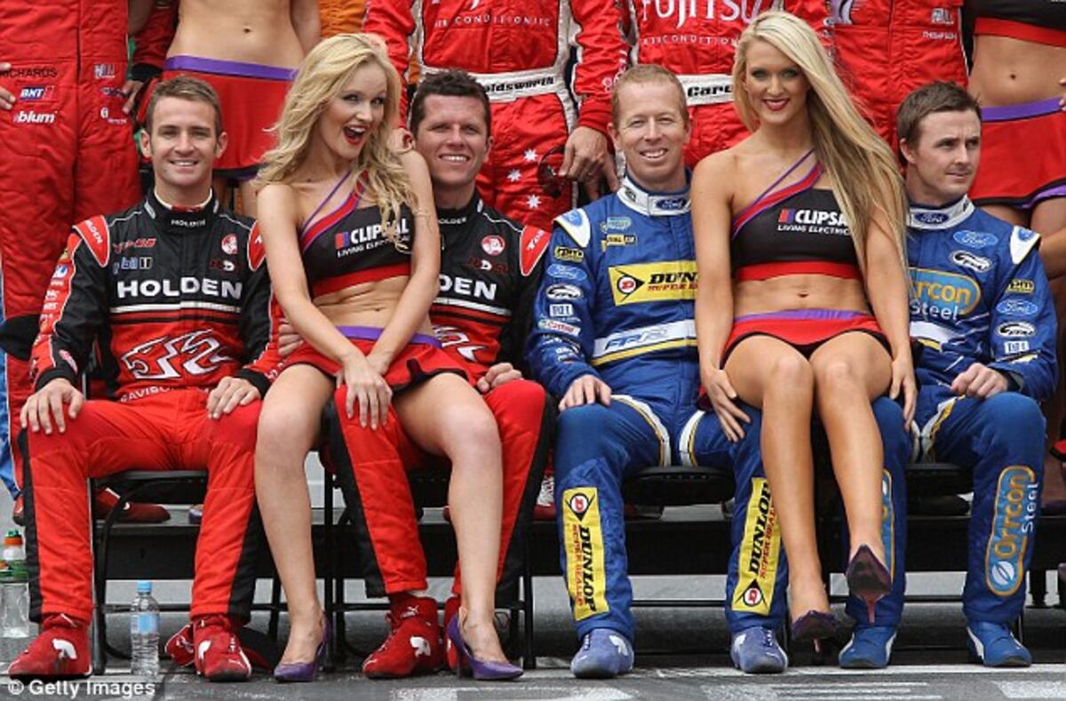 'Es un trabajo digno' asegura modelo tras decisión de sacarlas del Fórmula 1