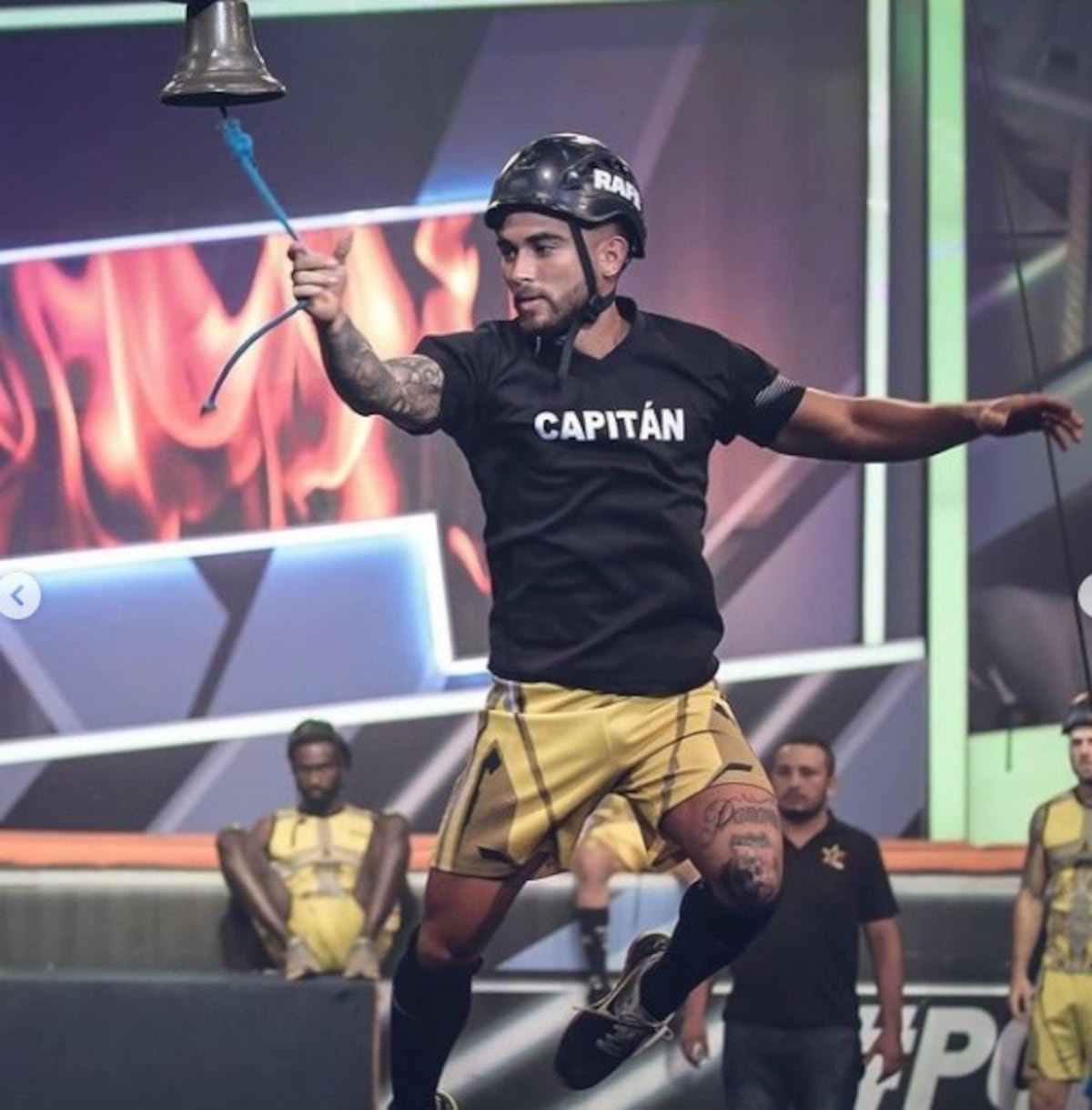 Rafe Lucado va por la cabeza de Jean Modelo