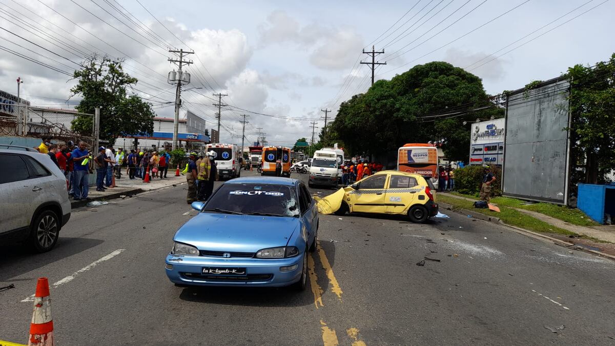Lamentable. Un muerto y más de 20 heridos deja accidente de tránsito en Juan Díaz | Videos