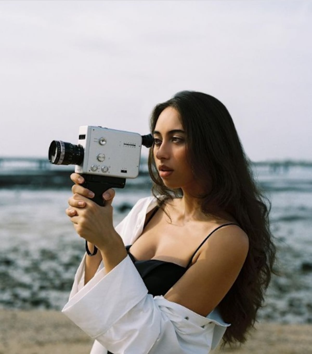 Una musa moderna, encantadora y clásica. Sofía Valdés, la artista panameña firmada por Warner Records