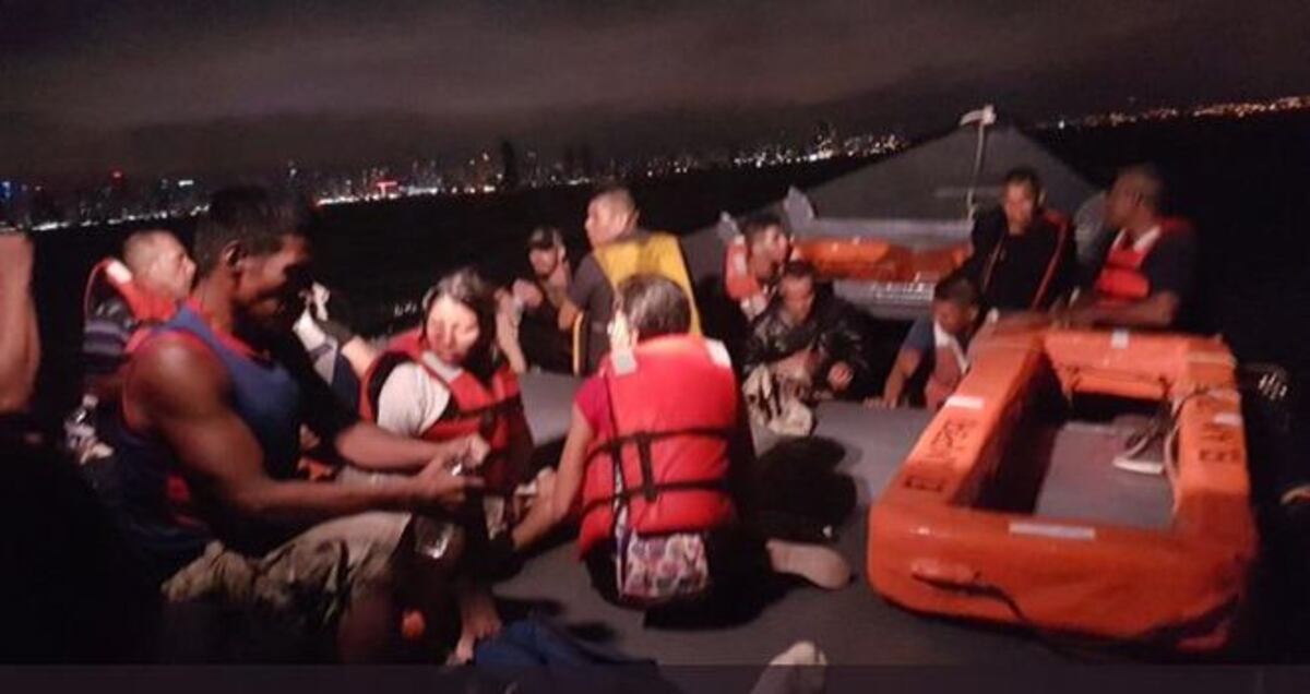 ¡SANOS Y SALVOS! Rescatan a las 29 personas tras naufragio de embarcación Amparo