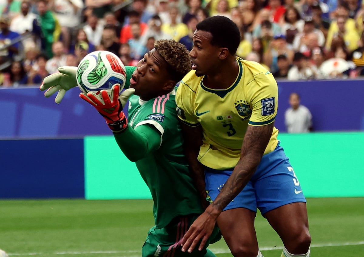 Brasil sobrevivió al susto y Martinelli apareció en el momento perfecto