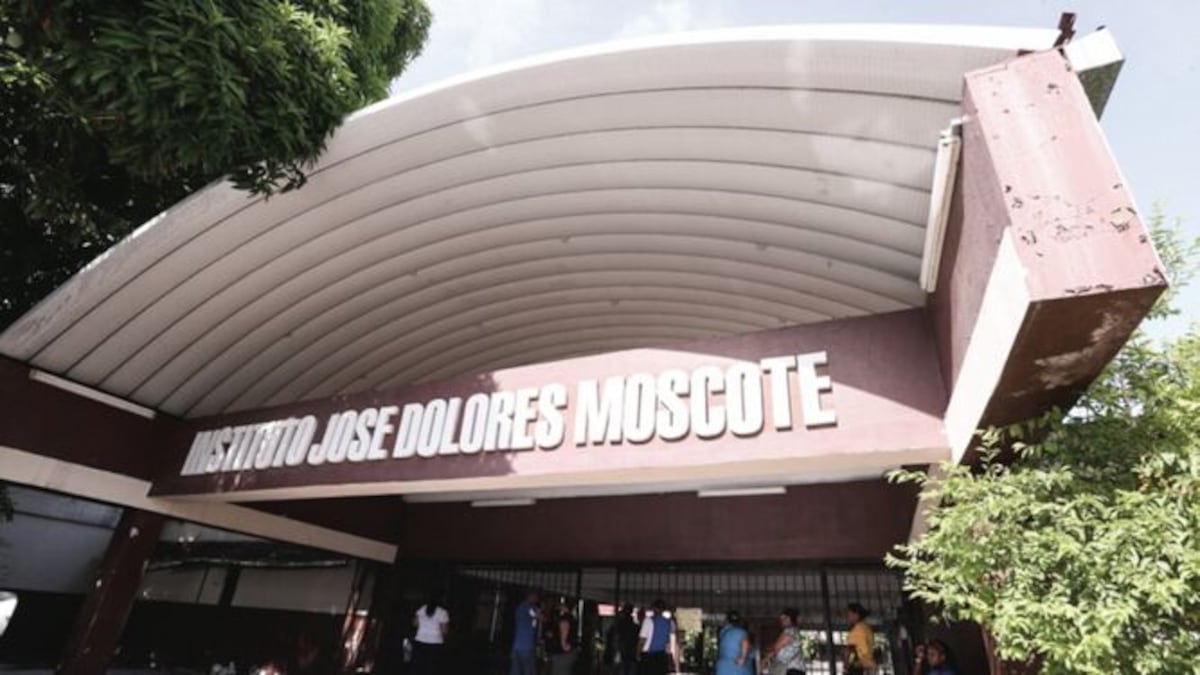 Tras hallazgo de arma en el Moscote, exigen declarar ‘emergencia nacional’ en las escuelas