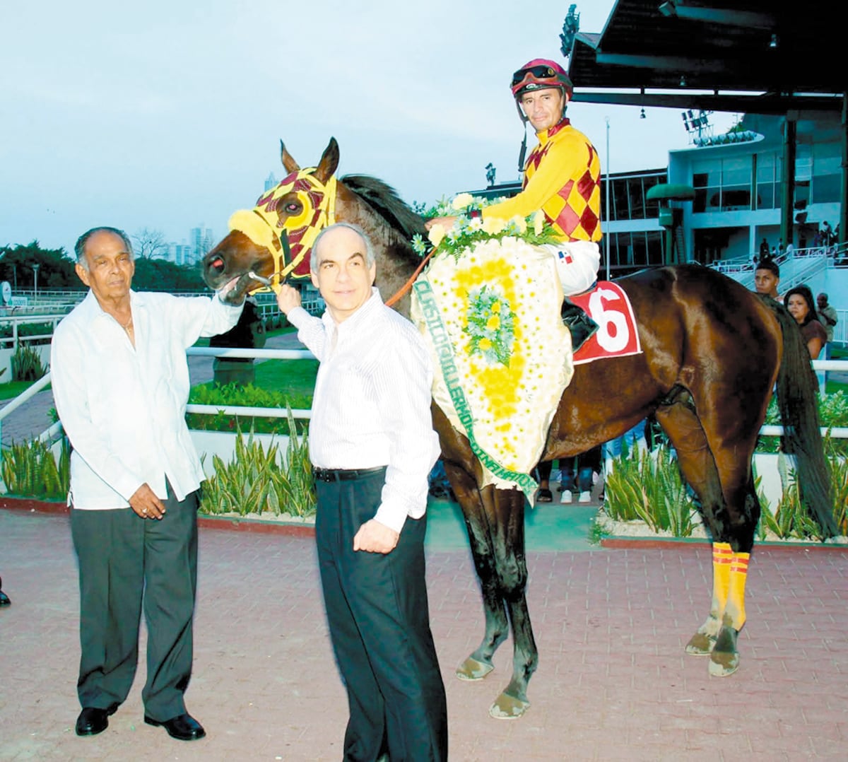Adiós al maestro de la hípica panameña: se apaga la voz del “Negro” Medina