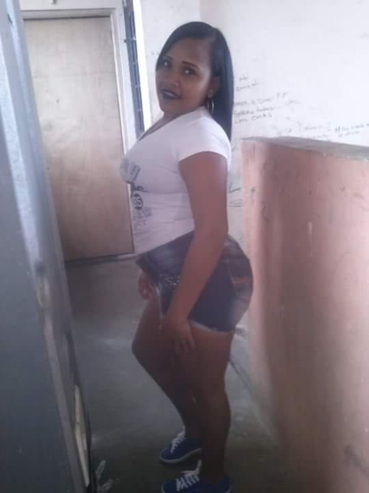 Joven que tiraron muerta en la acera del hospital deja huérfanos a cuatro hijos