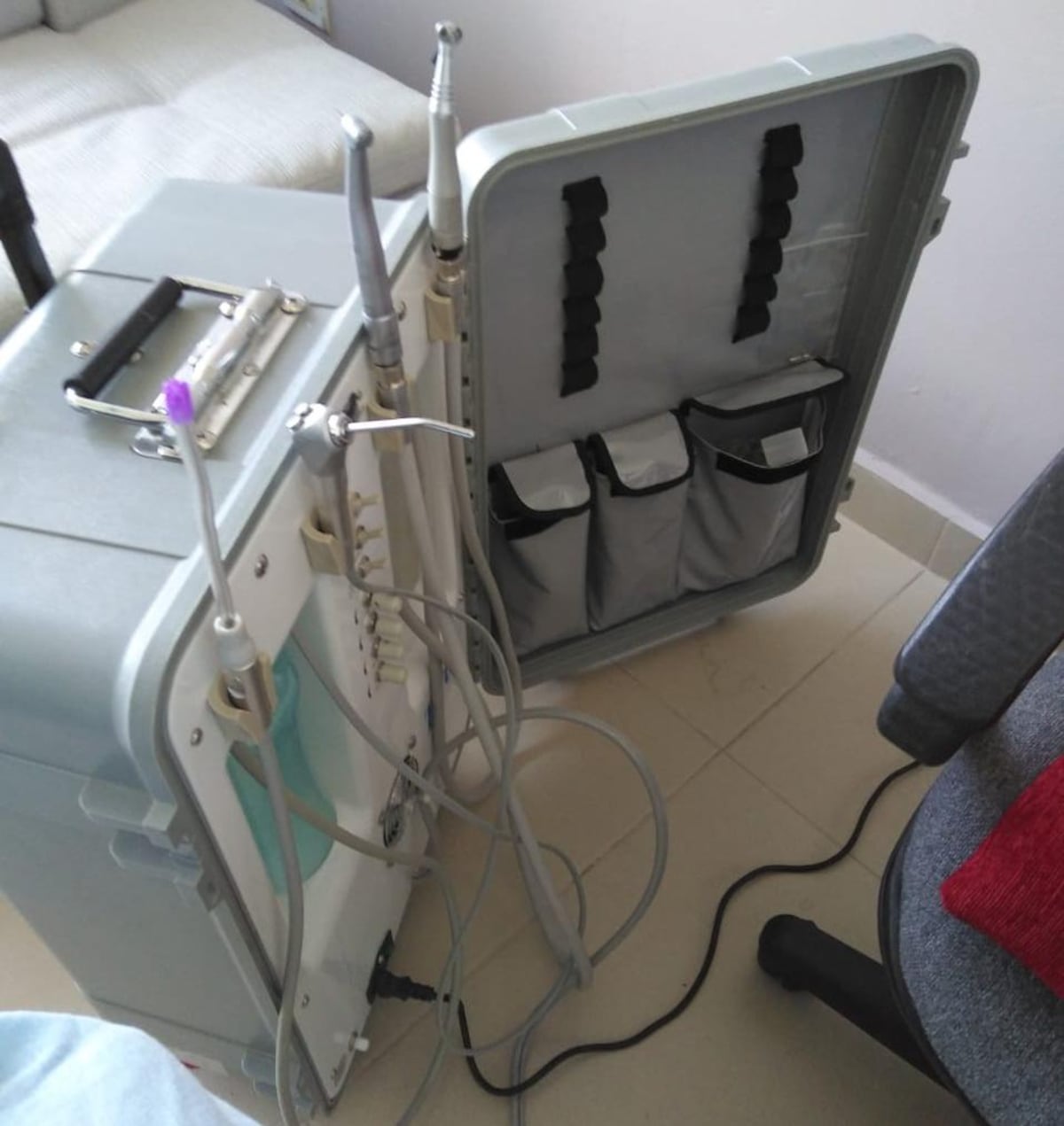 Atrapan a extranjero que practicaba la odontología en una casa