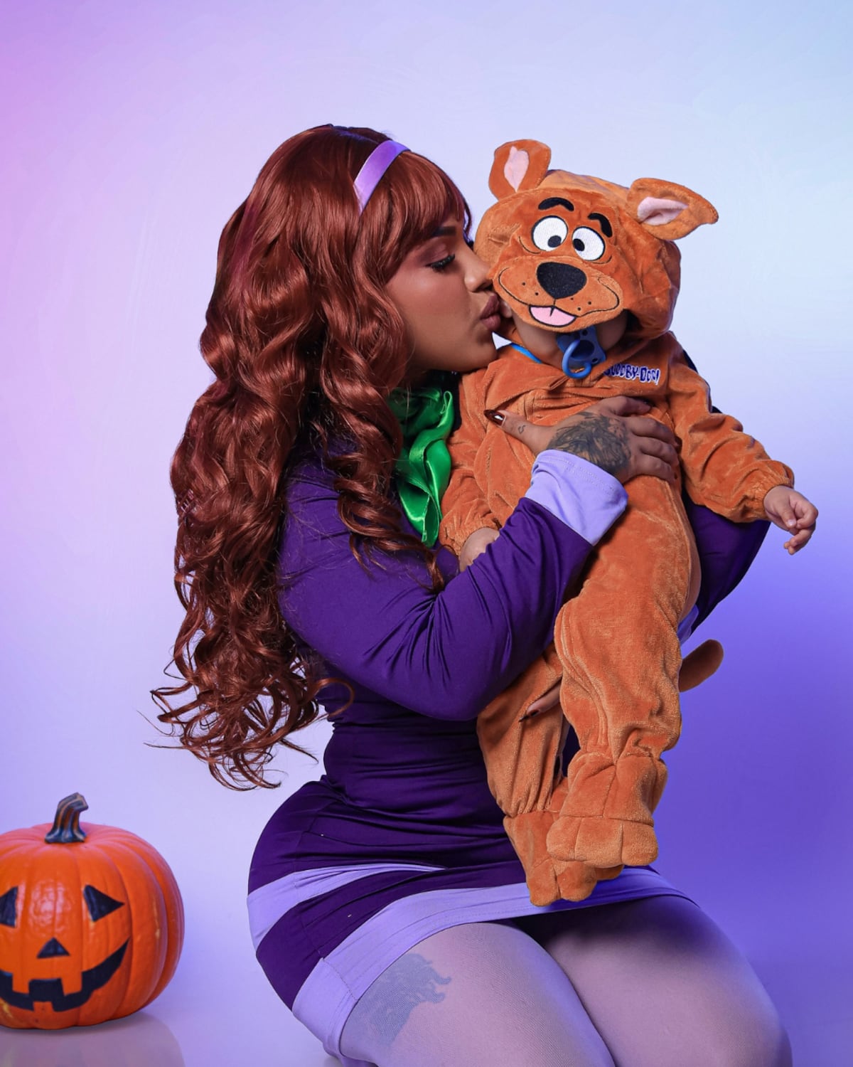 Anyuri se convierte en Daphne y arma su equipo de Scooby-Doo en tiernas fotos para Halloween