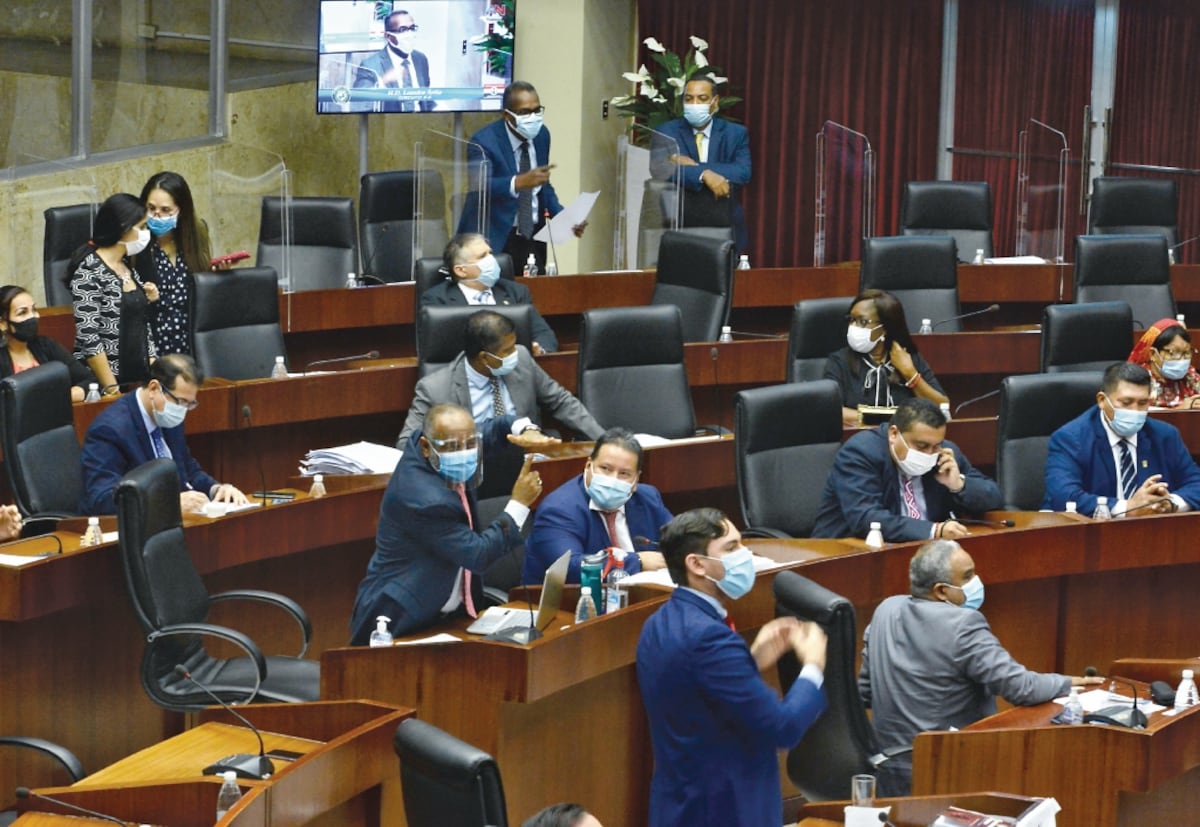 Solicitan citar a Lau Cortés y Sucre al Pleno de la Asamblea