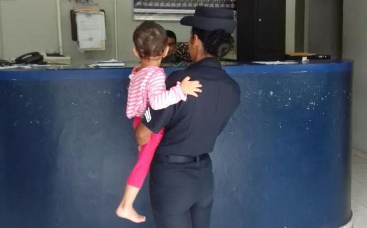 Sin zapatos y llorando desconsoladamente encuentran a menor abandonada en Bugaba