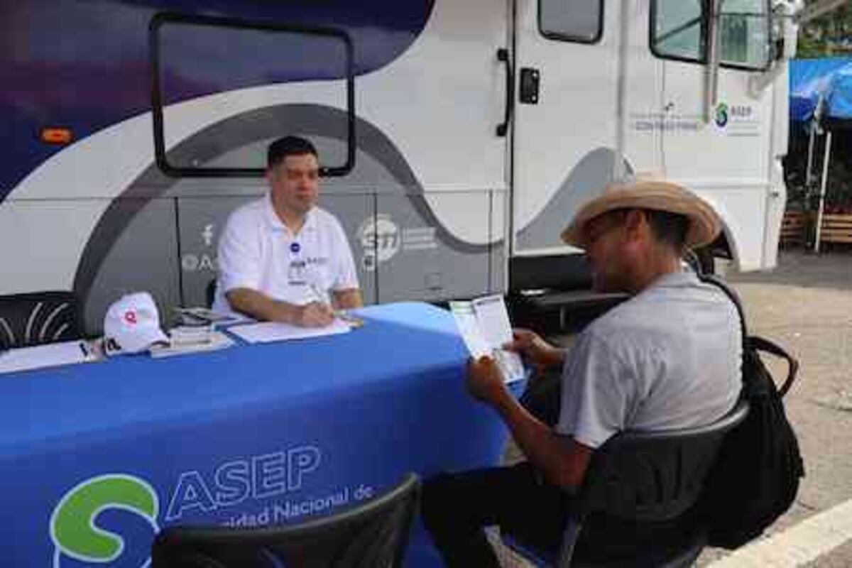 Santiago vive la jornada ‘ASEP Más Cerca de Ti’ con atención y soluciones en sitio