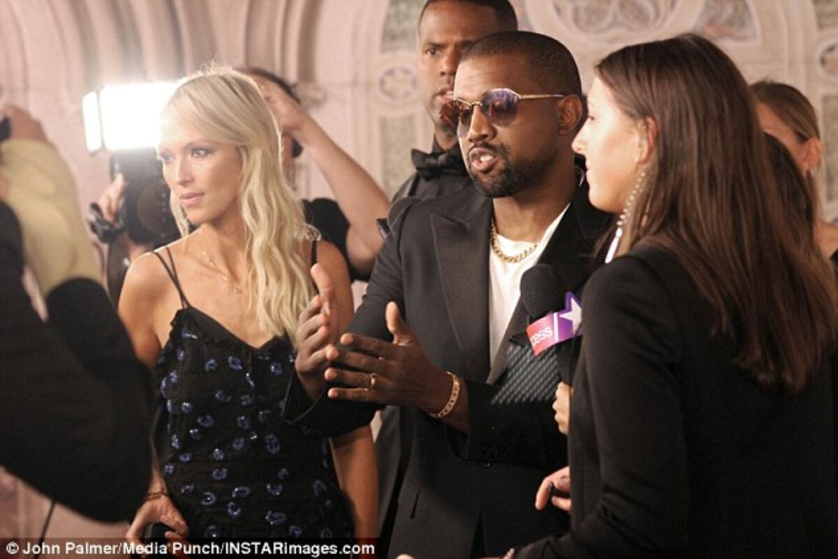 Kanye West pide que periodista se vaya de evento por cuestionarle sobre su mujer