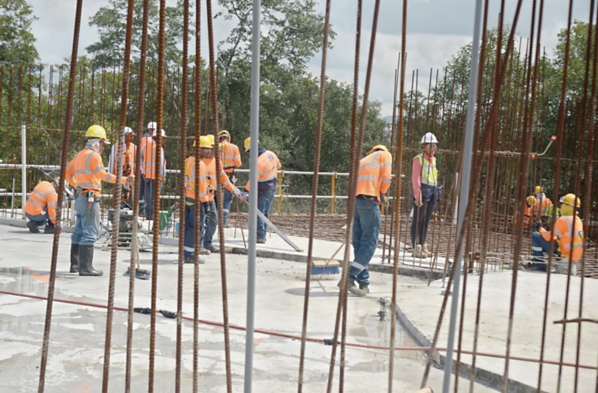 Ejecutivo suspende por 15 días más actividad de la construcción