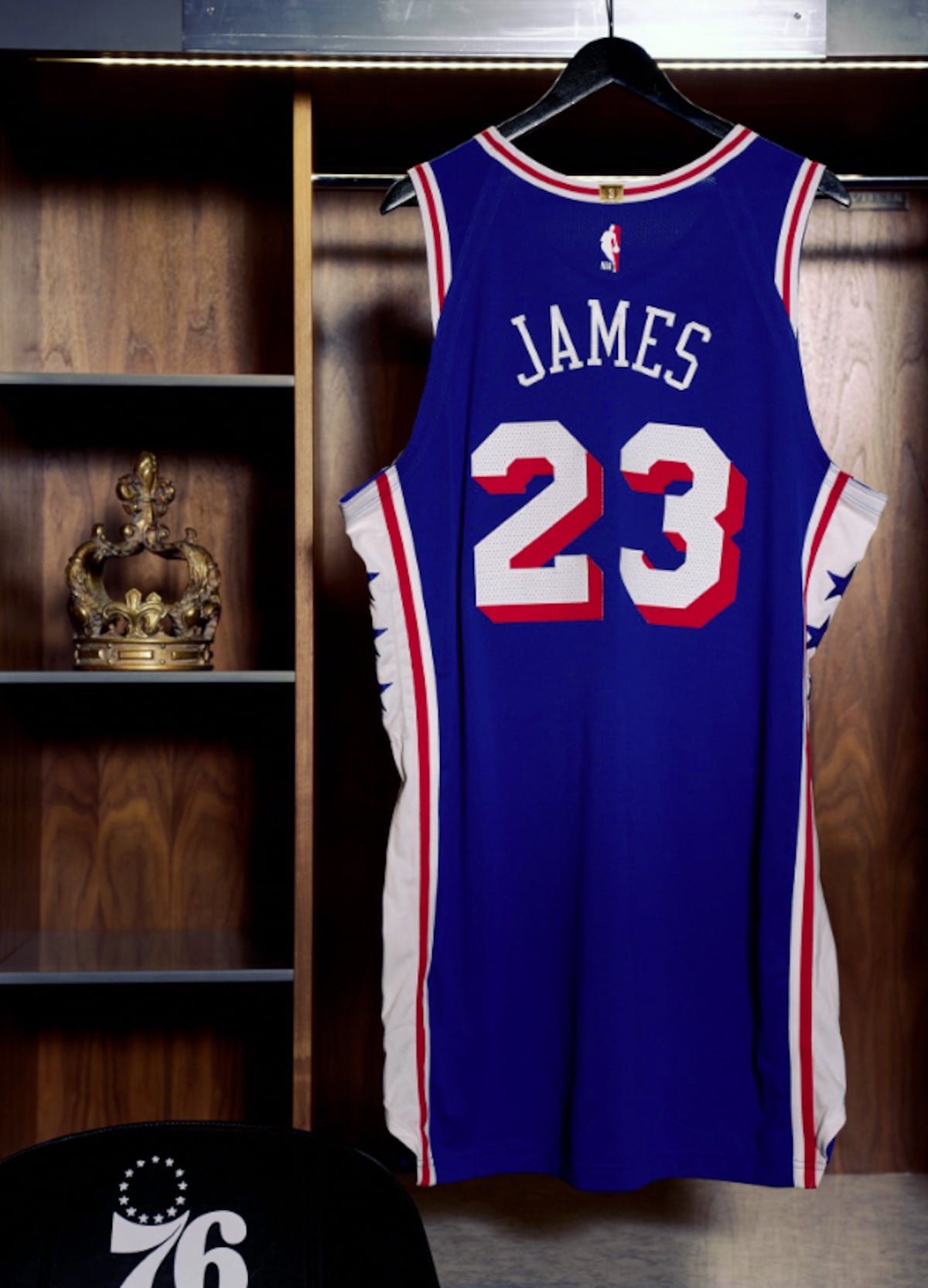 LeBron James ya luce el 23 con los Sixers
