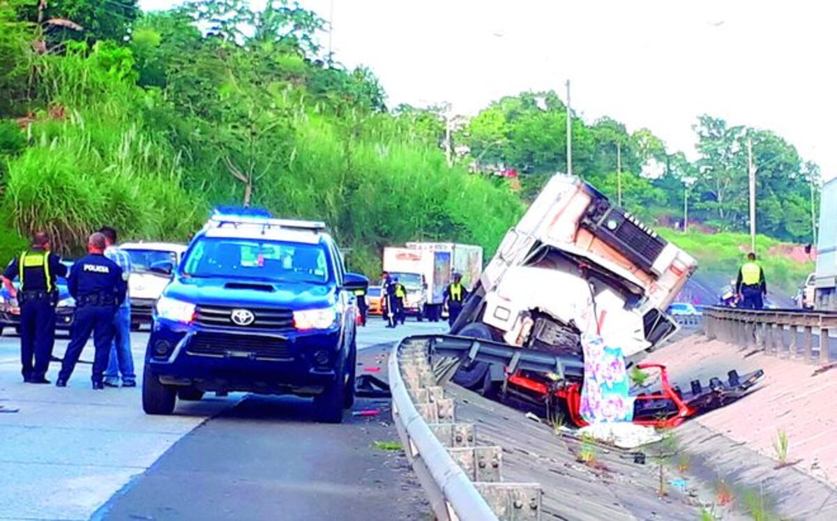 Luchan por sus vidas. Dos de los 5 obreros que fueron atropellados por un camión