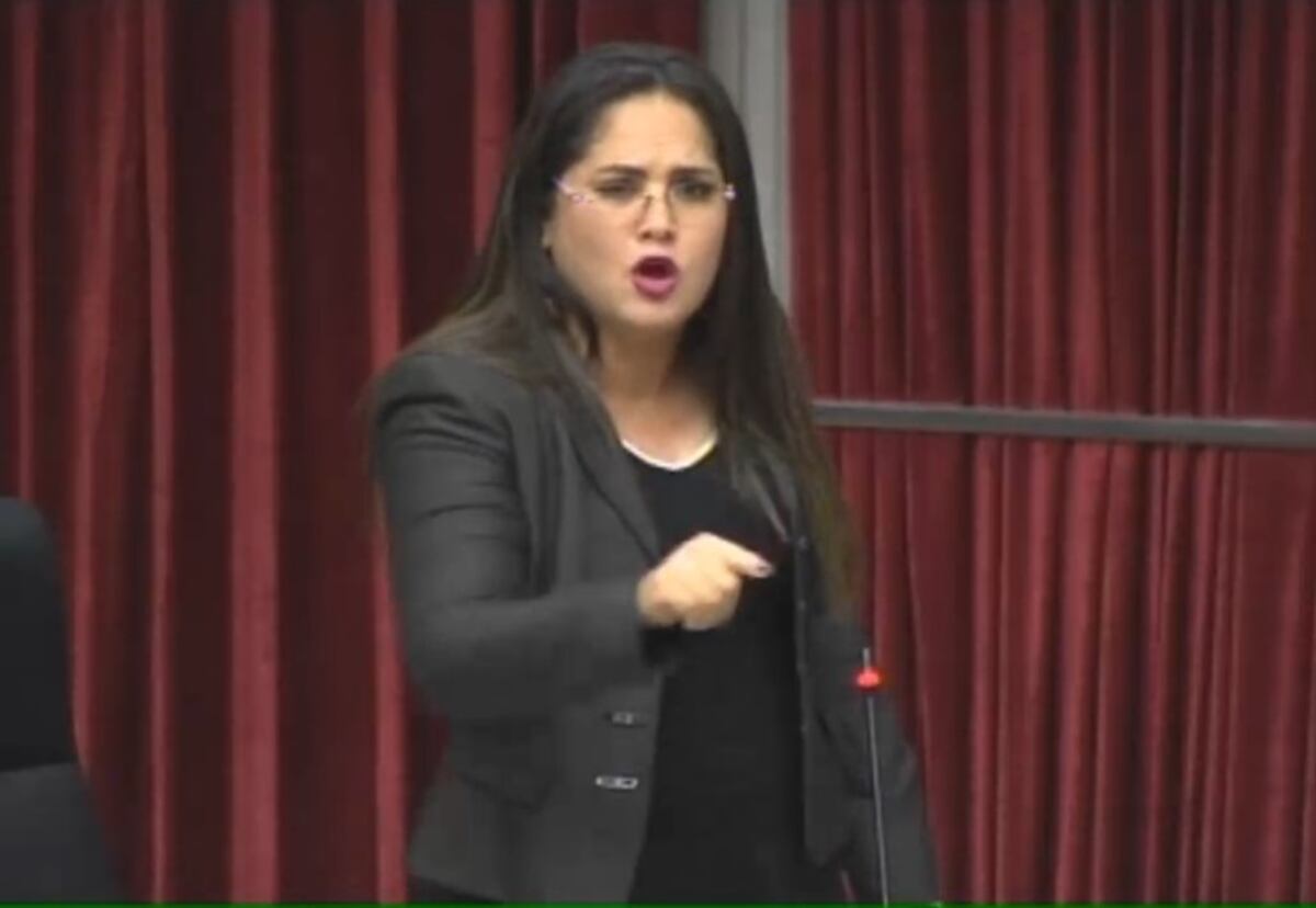  ‘Si le pica rásquese’. Zulay y Quijano se enfrascan. Ella le dice ‘ladrón’ y él le responde. Video