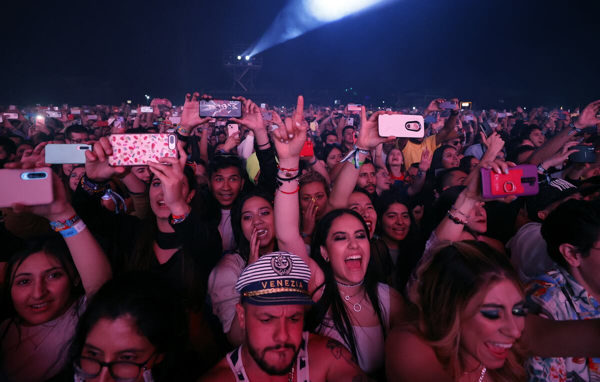 ‘Show’ acabó convertido en una velatón en honor del fallecido músico de Foo Fighters 