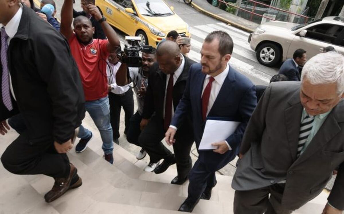 VIDEO | Humbert presenta denuncias por supuestos manejos irregulares en la AN