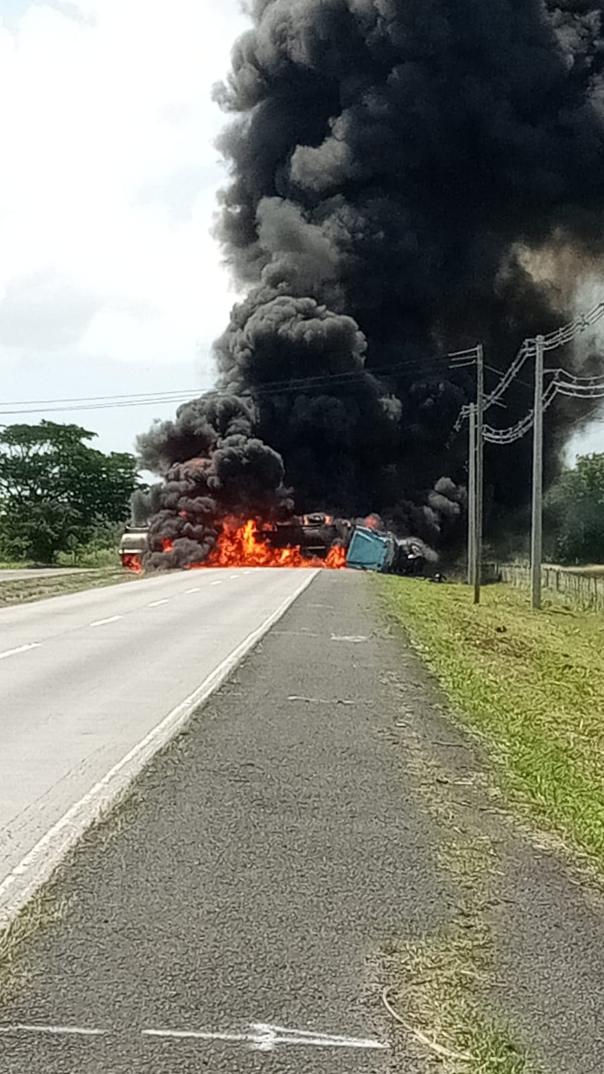 VIDEO | Camión cisterna se incendia en Antón y obliga a cerrar por completo la Interamericana. Conductor sale ileso