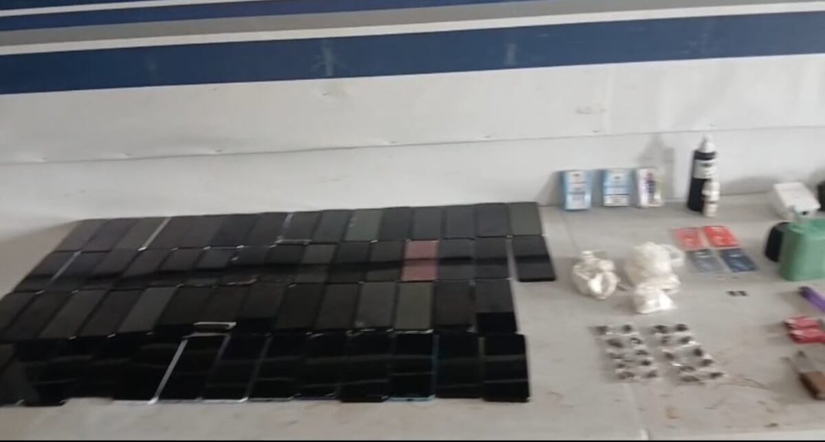 Decomiso gigante en La Joya: 58 celulares y presunta droga caen en operativo
