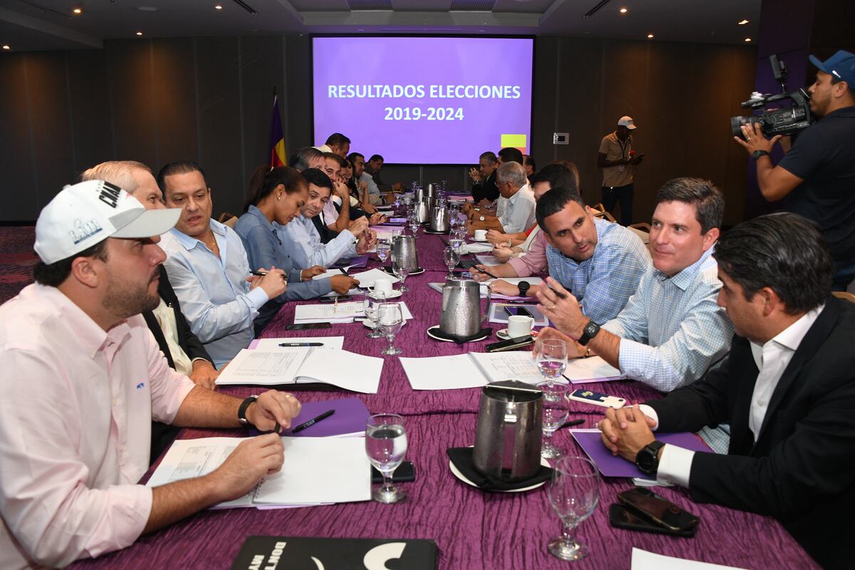 Directivos del Partido Panameñista deciden dejar sus cargos y llaman a una Convención Extraordinaria