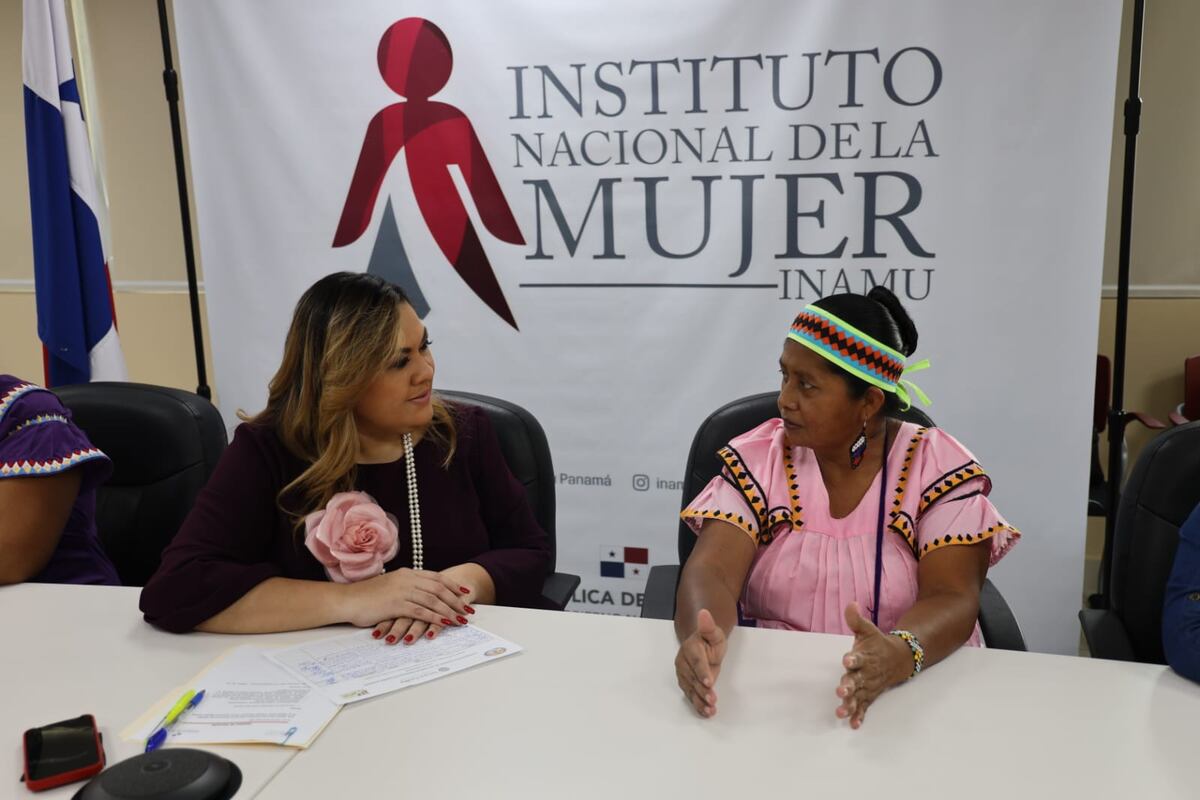 Cacica Ngäbe Buglé se reúne con directora encargada del INAMU