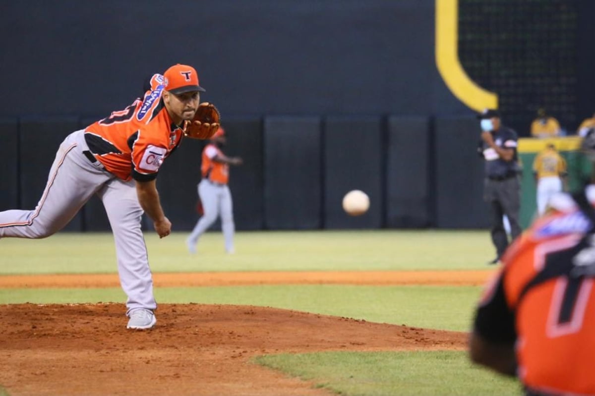 Panameño Paolo Espino sigue solido en el béisbol de República Dominicana