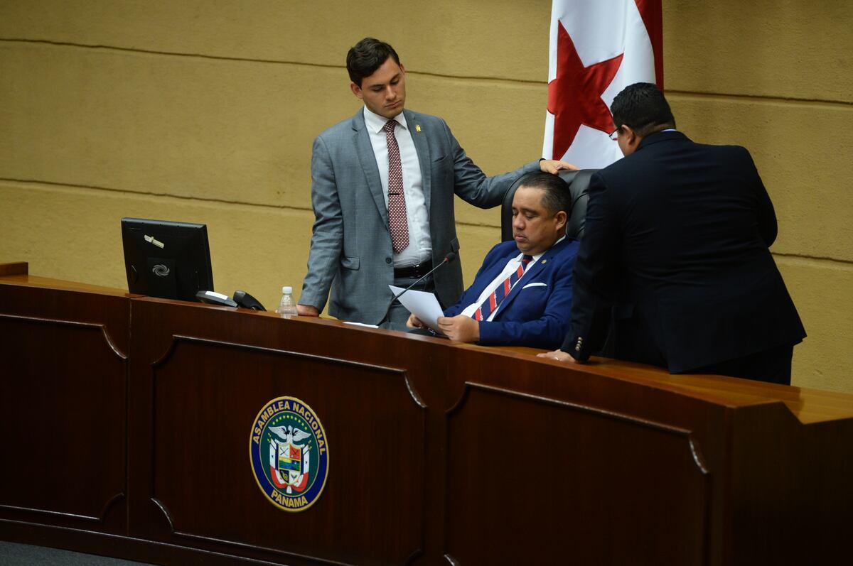 Empezó el debate para retirar el proyecto de acto constitucional