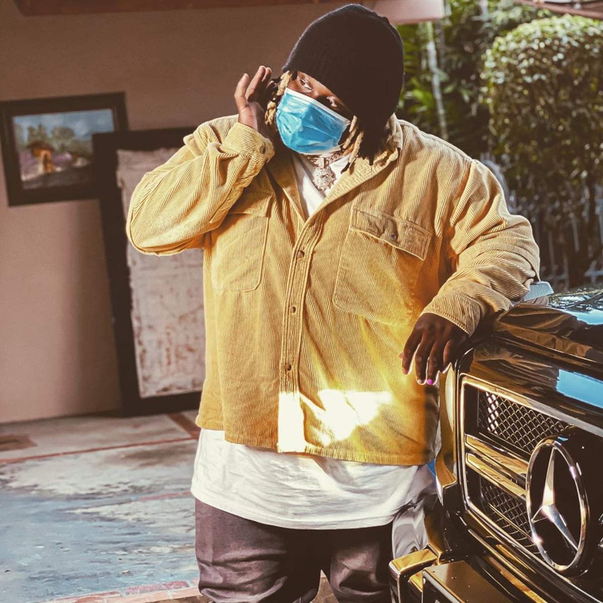 Grande. Sech hace llorar a un amigo. Le regaló un carro y explica por qué. Video